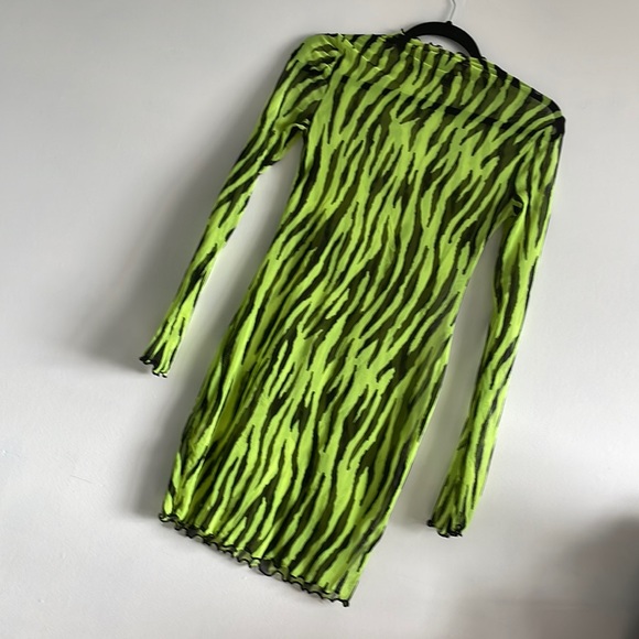 Lime green stretchy dress - Picture 1 of 3